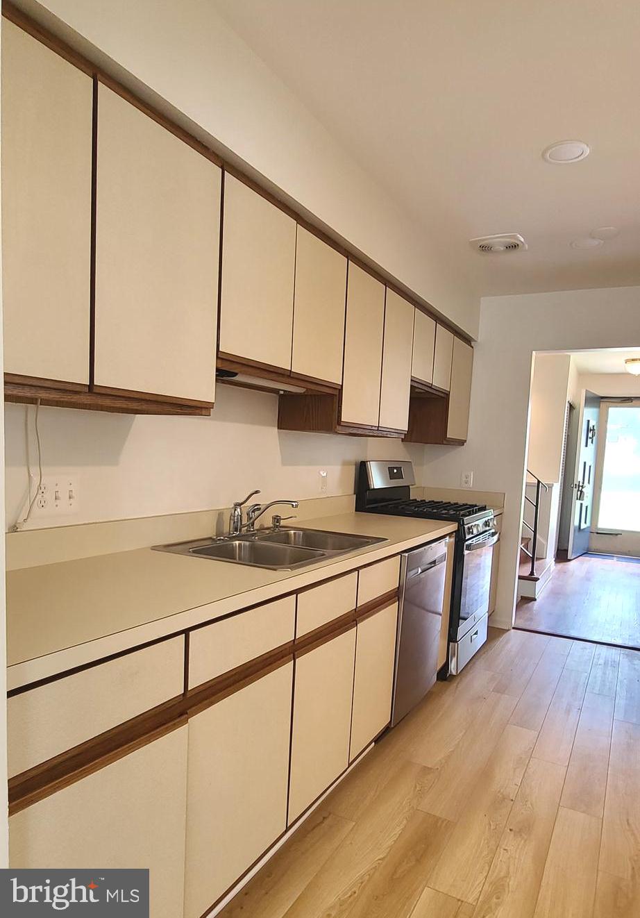 SEMINARY VALLEY - Residential Lease