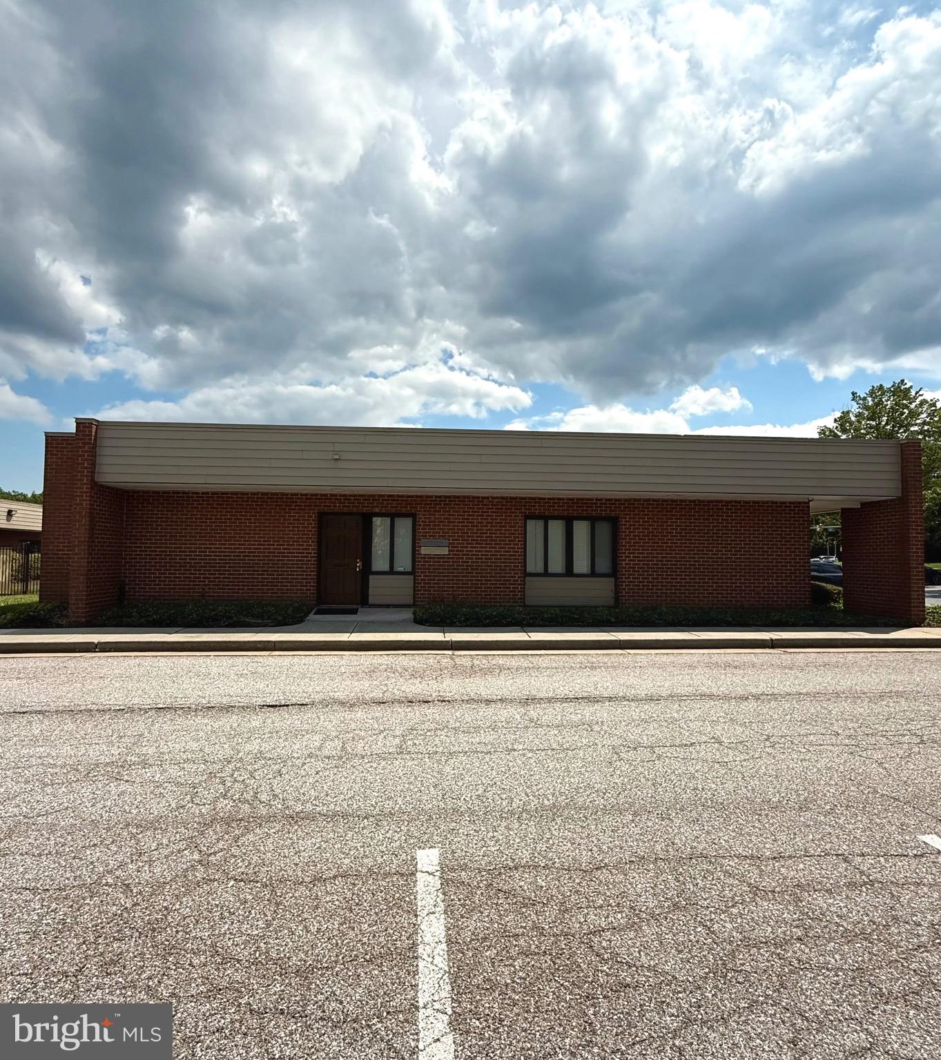 HICKORY RIDGE - Commercial Lease