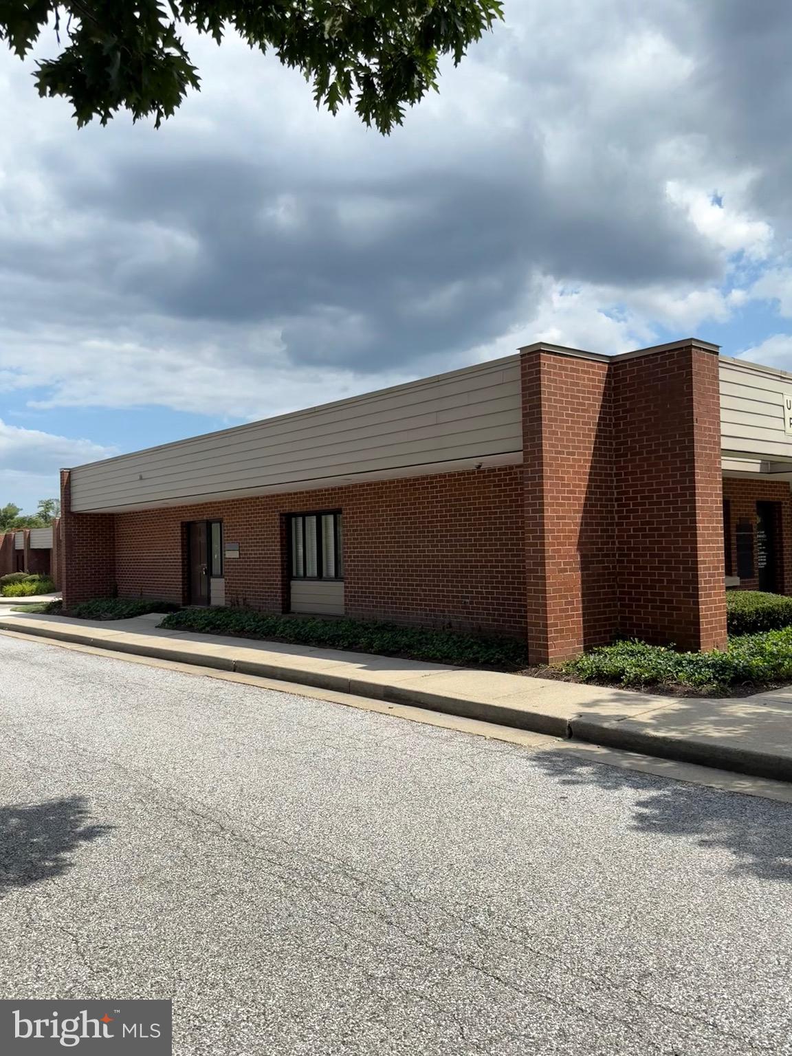 HICKORY RIDGE - Commercial Lease