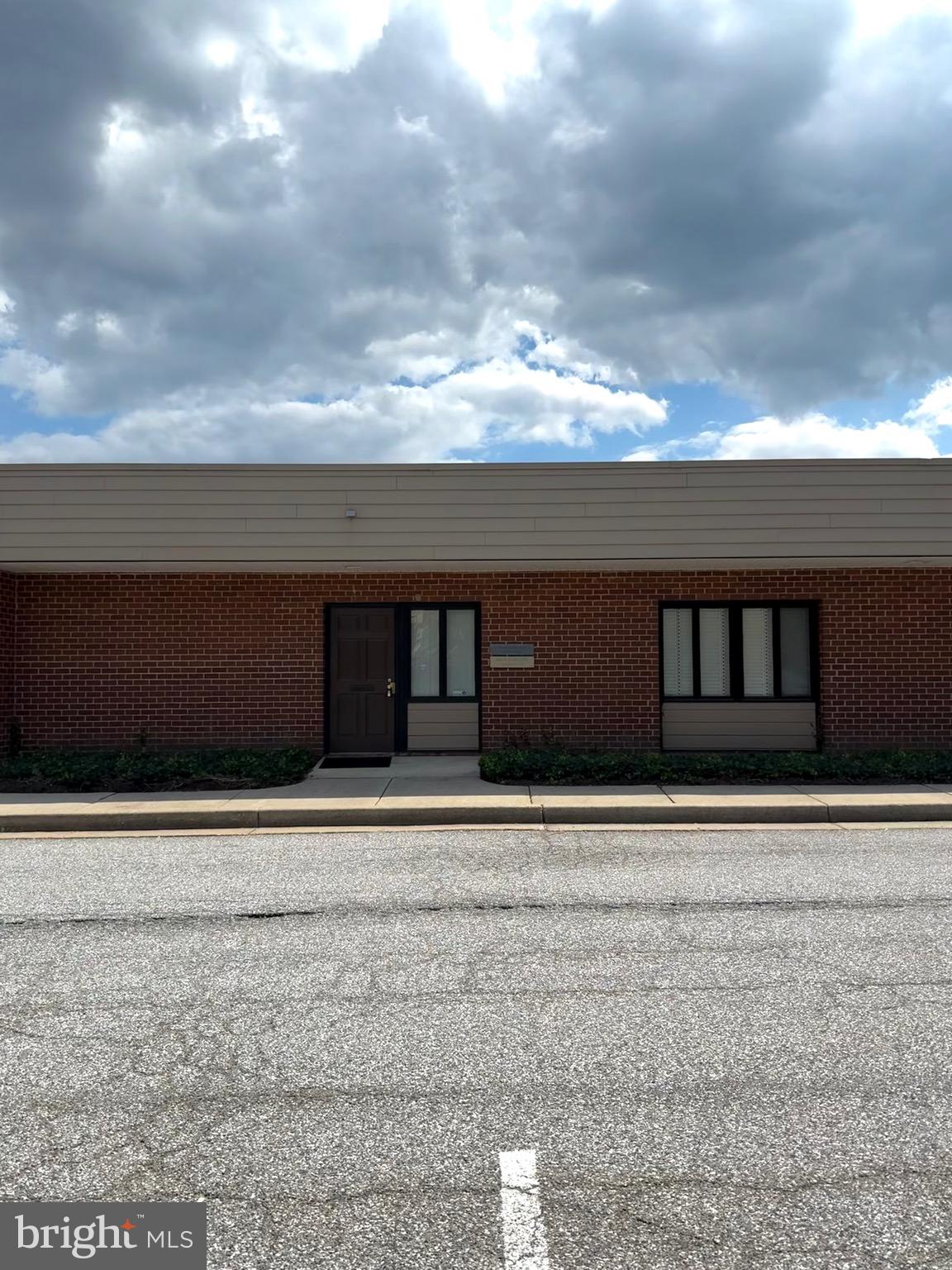 HICKORY RIDGE - Commercial Lease