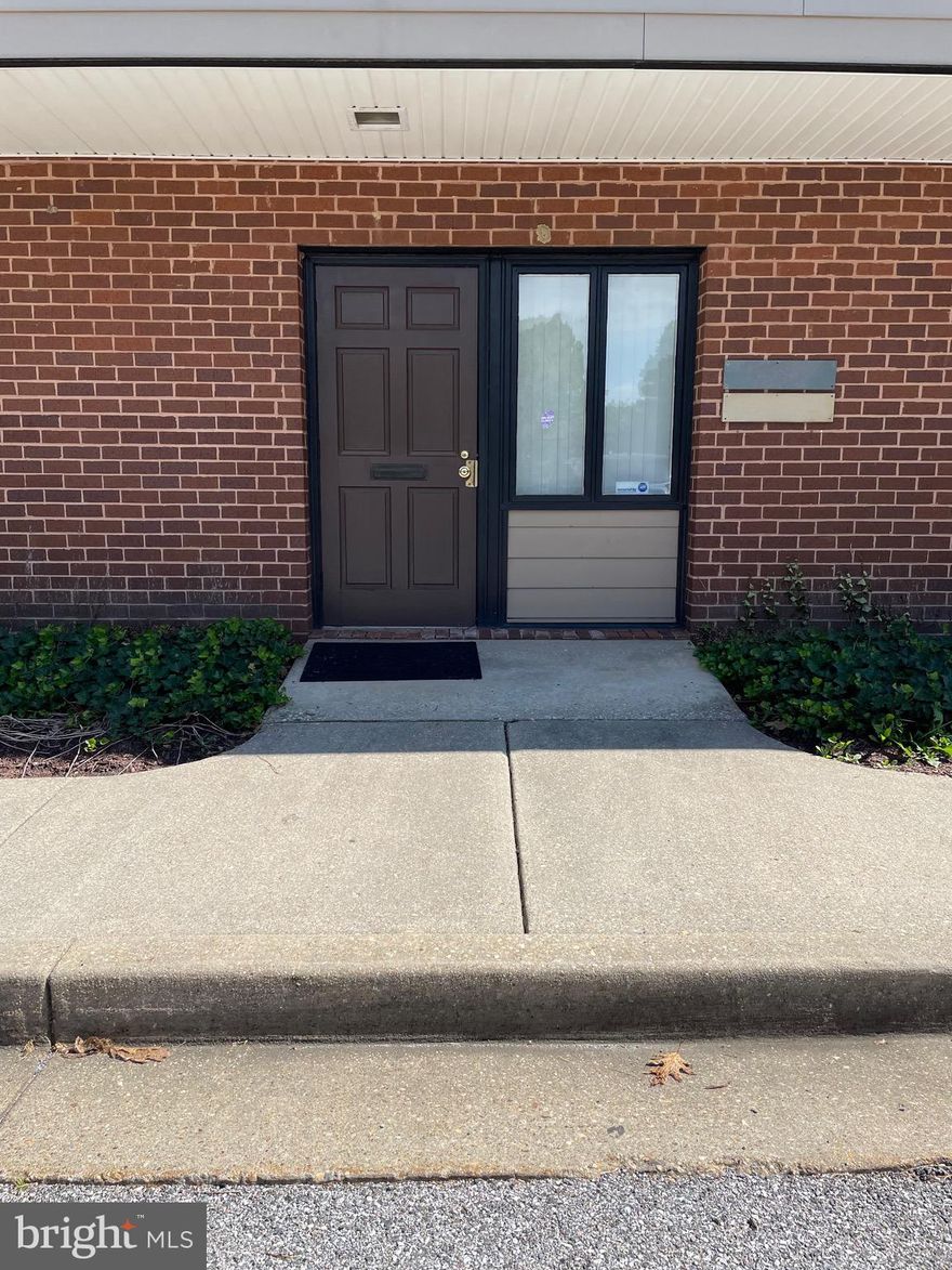 Located in the heart of Howard County, this ground-level medical office is ideally suited for a pediatric dental practice or other healthcare provider. Just moments from Howard County General Hospital and Columbia Town Center, the space offers excellent visibility and convenience.
Approx. 900 Sq Ft of functional clinical space.Layout includes a reception area, exam room(s), private doctor’s office, bathroom, and storage
Ground-floor entrance for easy patient access
Ample on-site parking for staff and visitors
A rare opportunity to lease a medical suite in one of the most sought-after healthcare corridors in Howard County.
