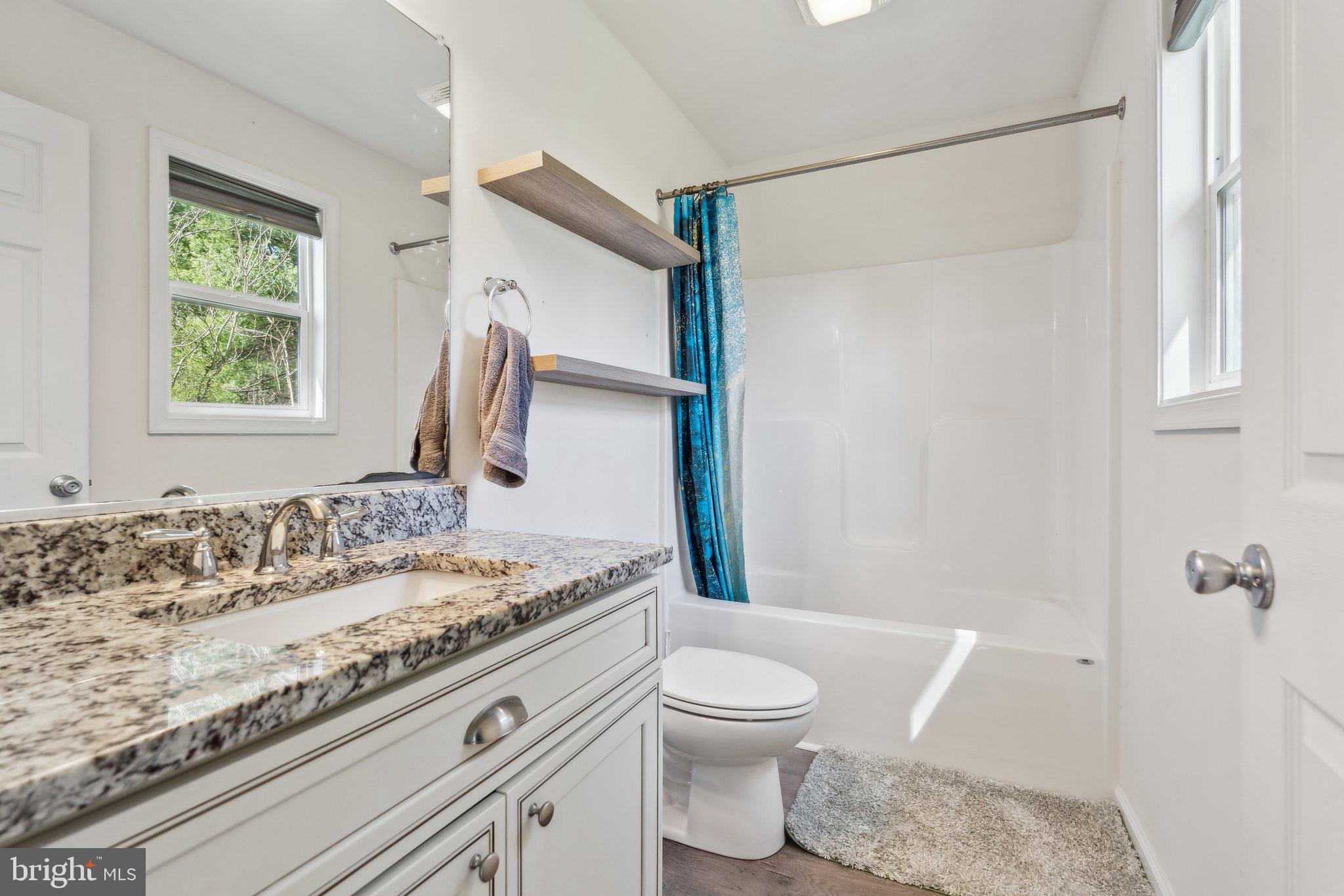 LAKE CAROLINE - Residential