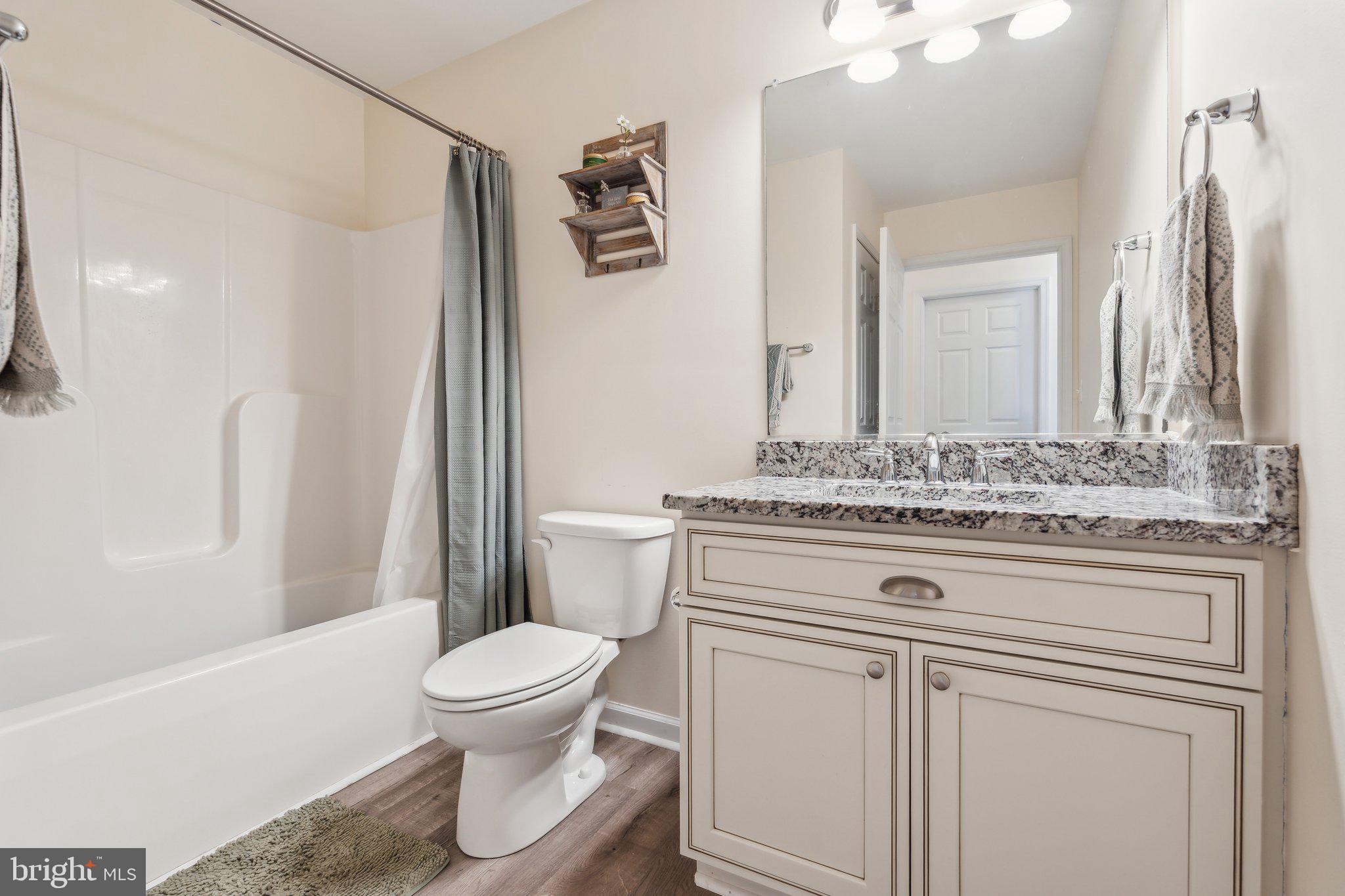 LAKE CAROLINE - Residential