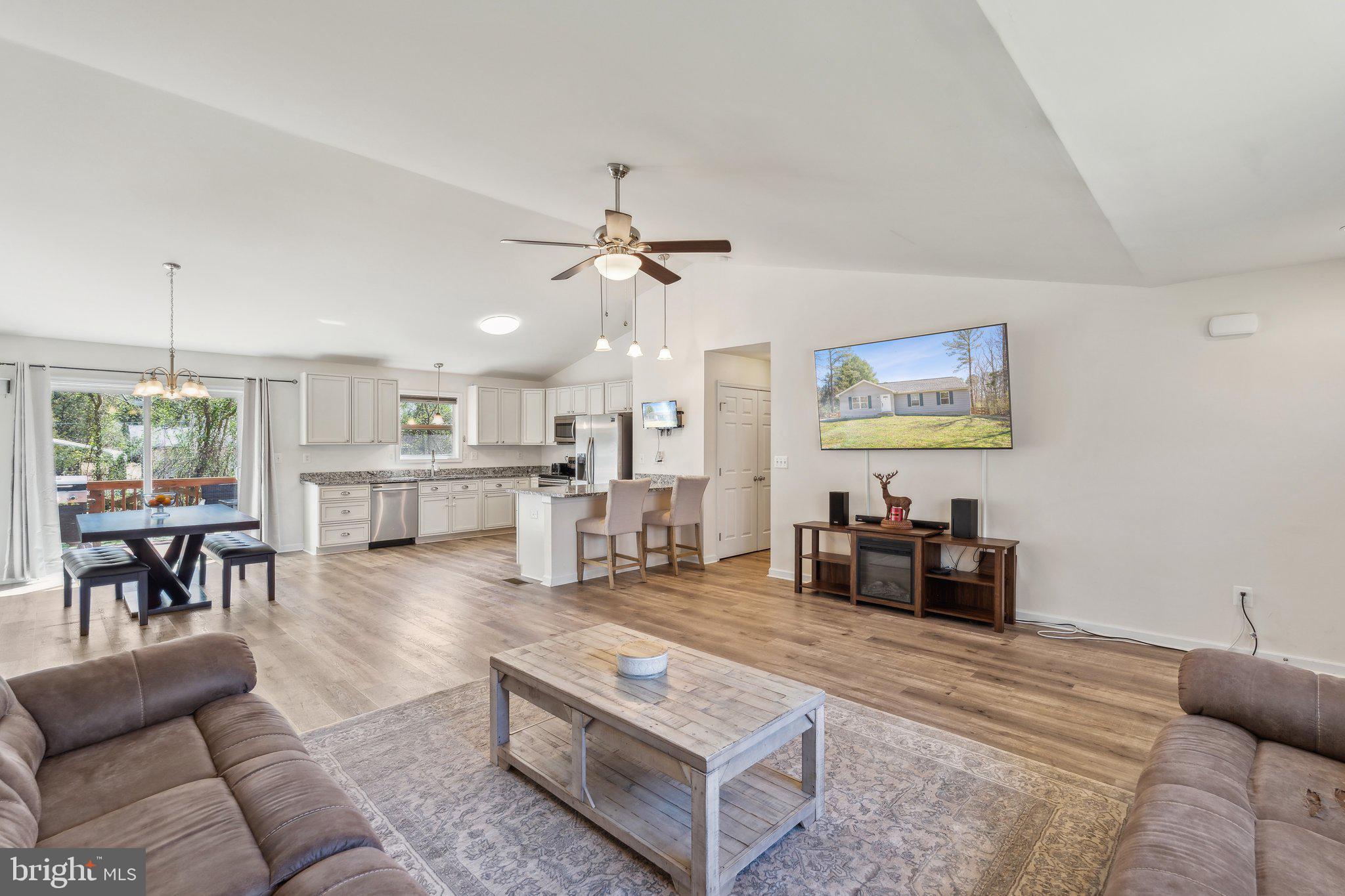 LAKE CAROLINE - Residential