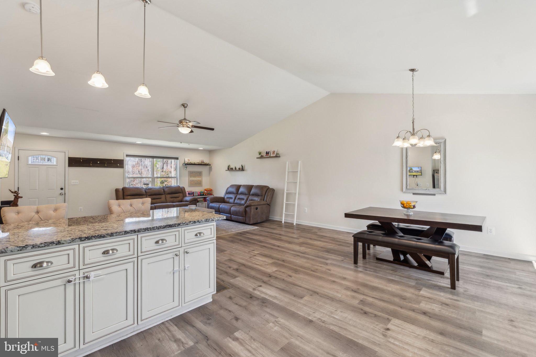 LAKE CAROLINE - Residential