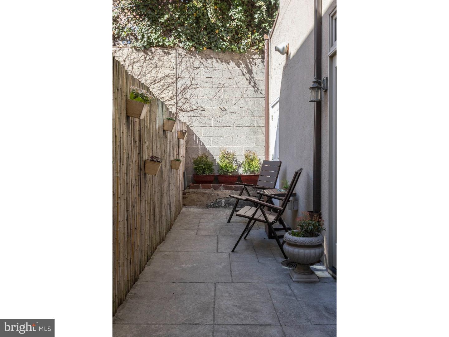 QUEEN VILLAGE - Residential