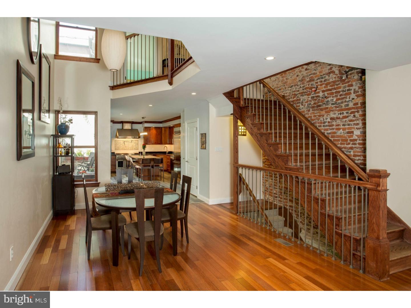 QUEEN VILLAGE - Residential