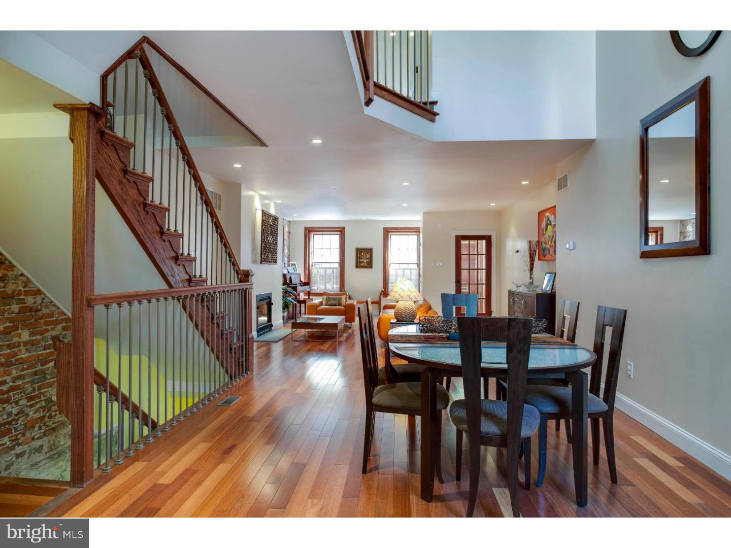 QUEEN VILLAGE - Residential