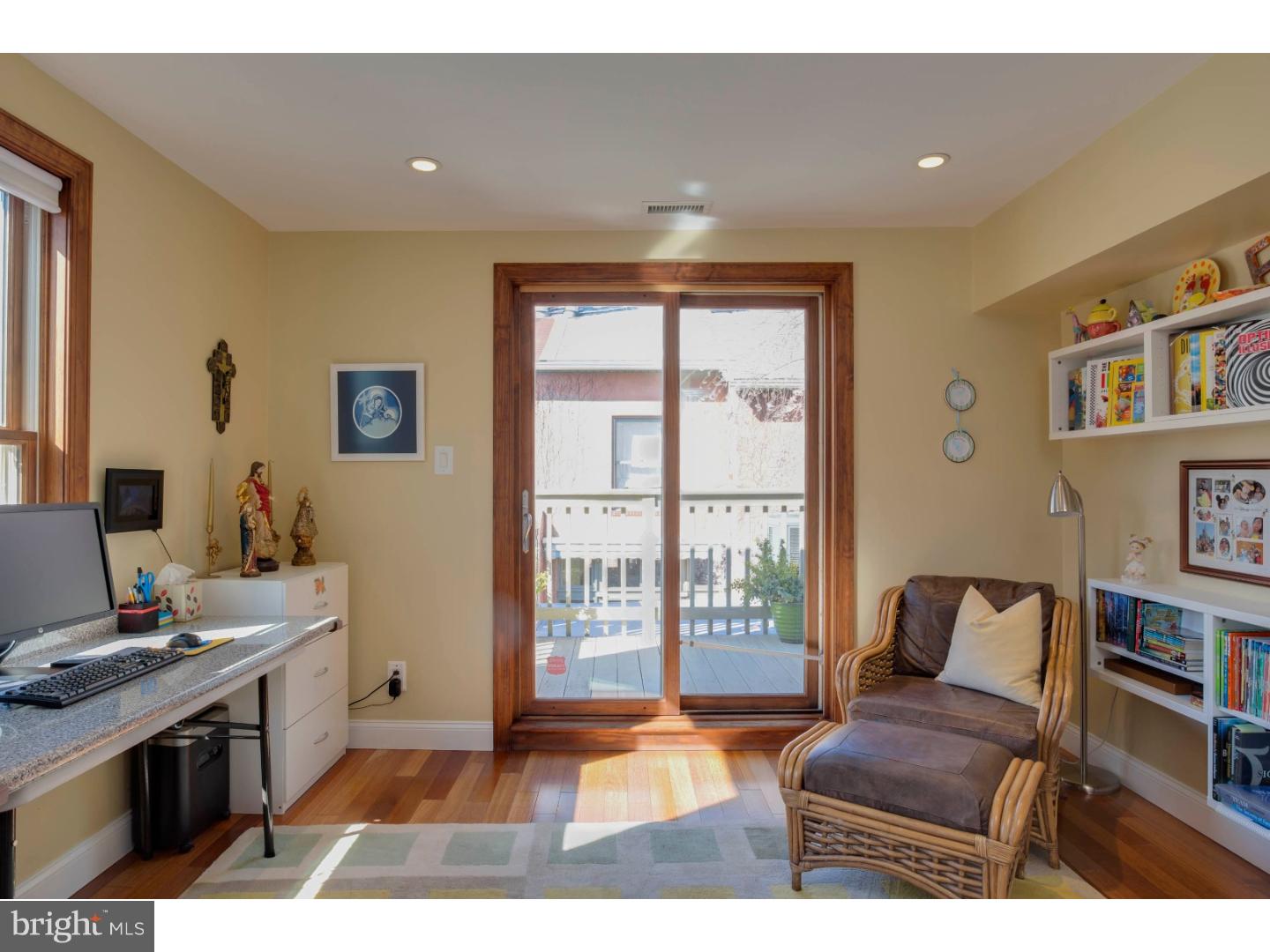 QUEEN VILLAGE - Residential