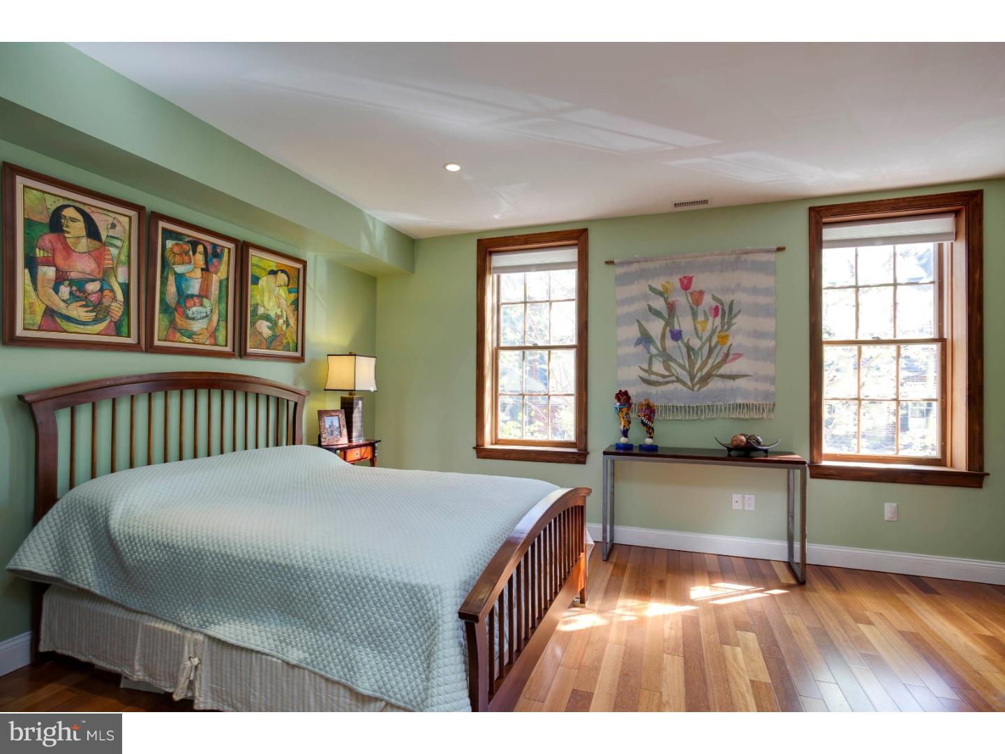 QUEEN VILLAGE - Residential