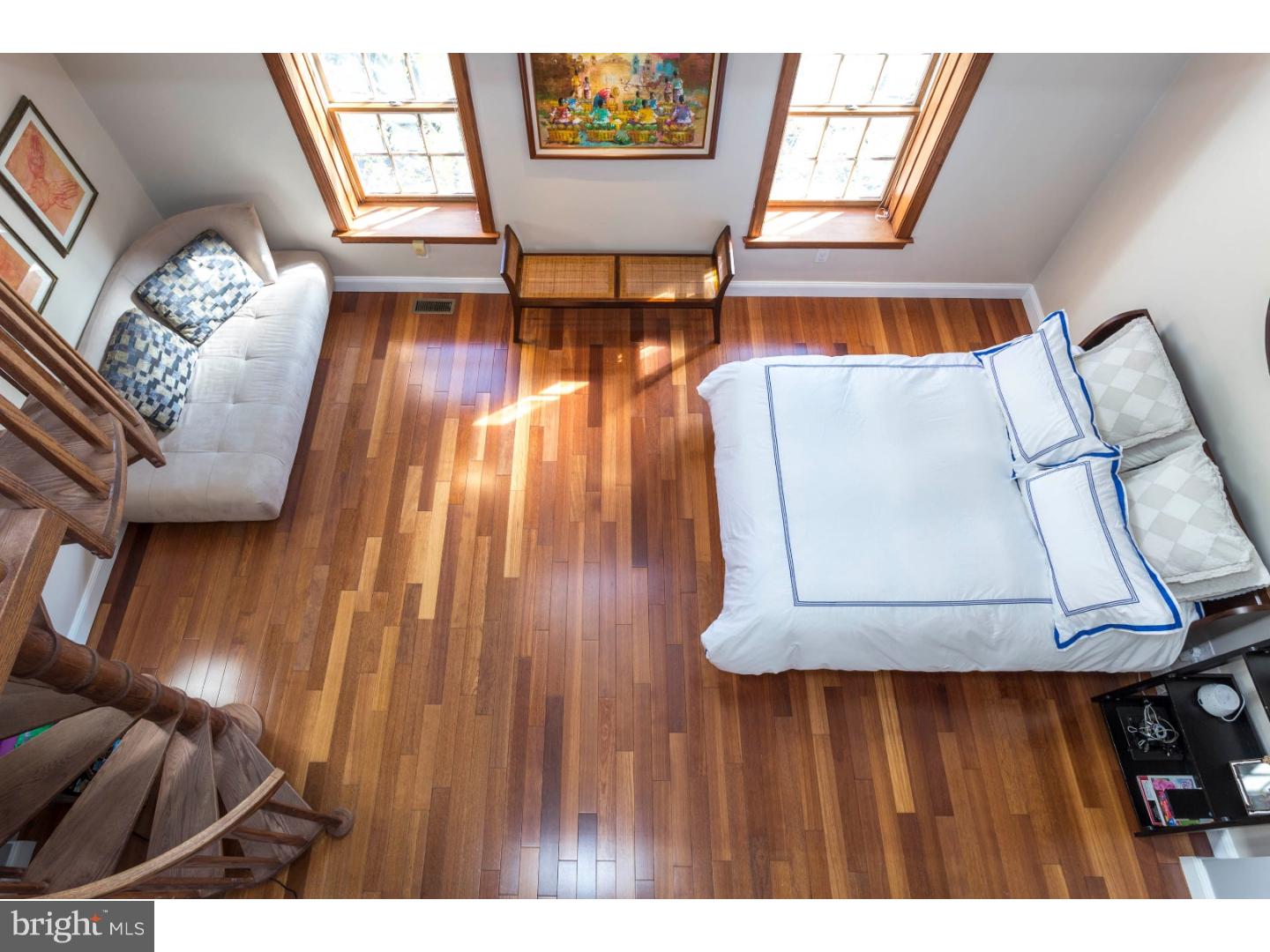 QUEEN VILLAGE - Residential