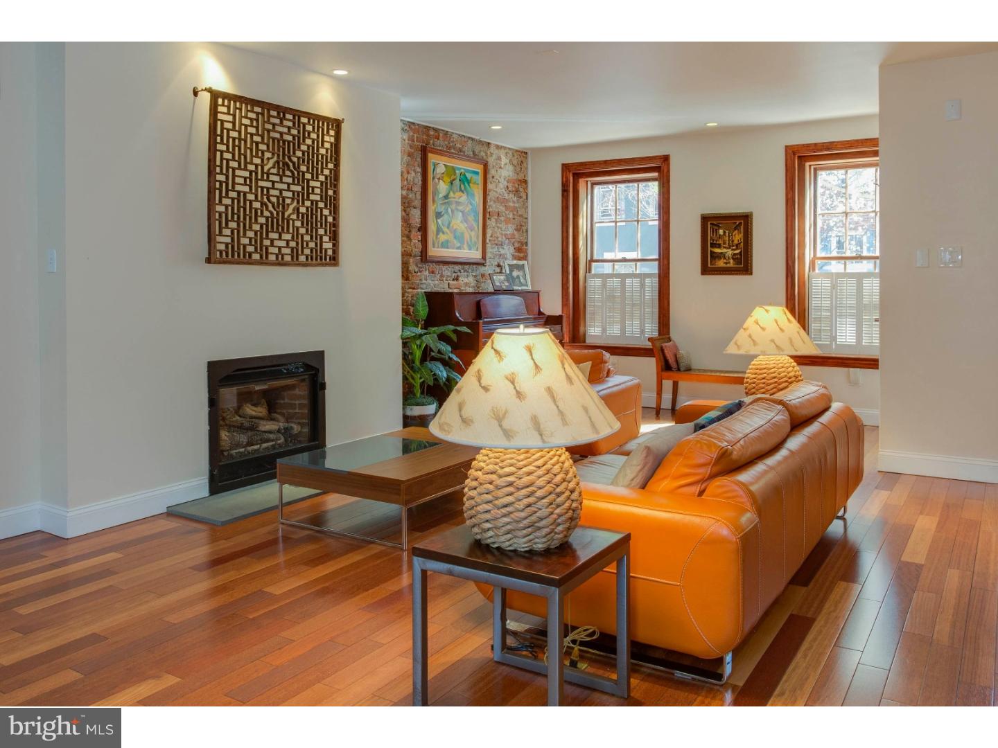 QUEEN VILLAGE - Residential