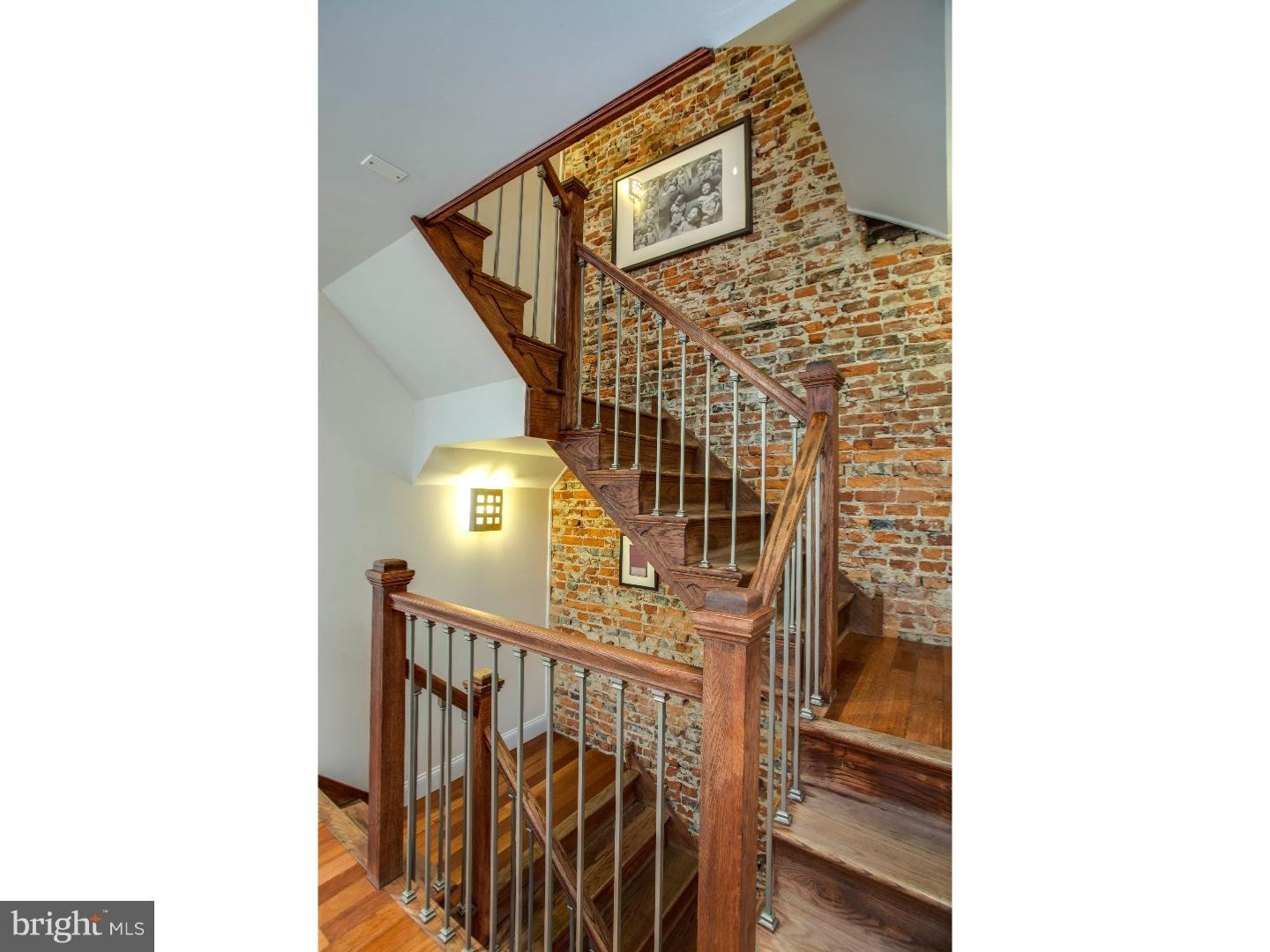 QUEEN VILLAGE - Residential