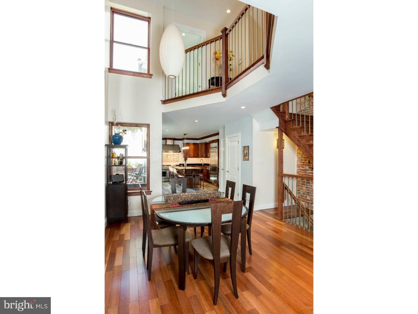 QUEEN VILLAGE - Residential