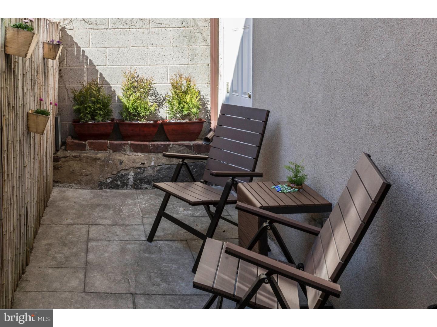 QUEEN VILLAGE - Residential