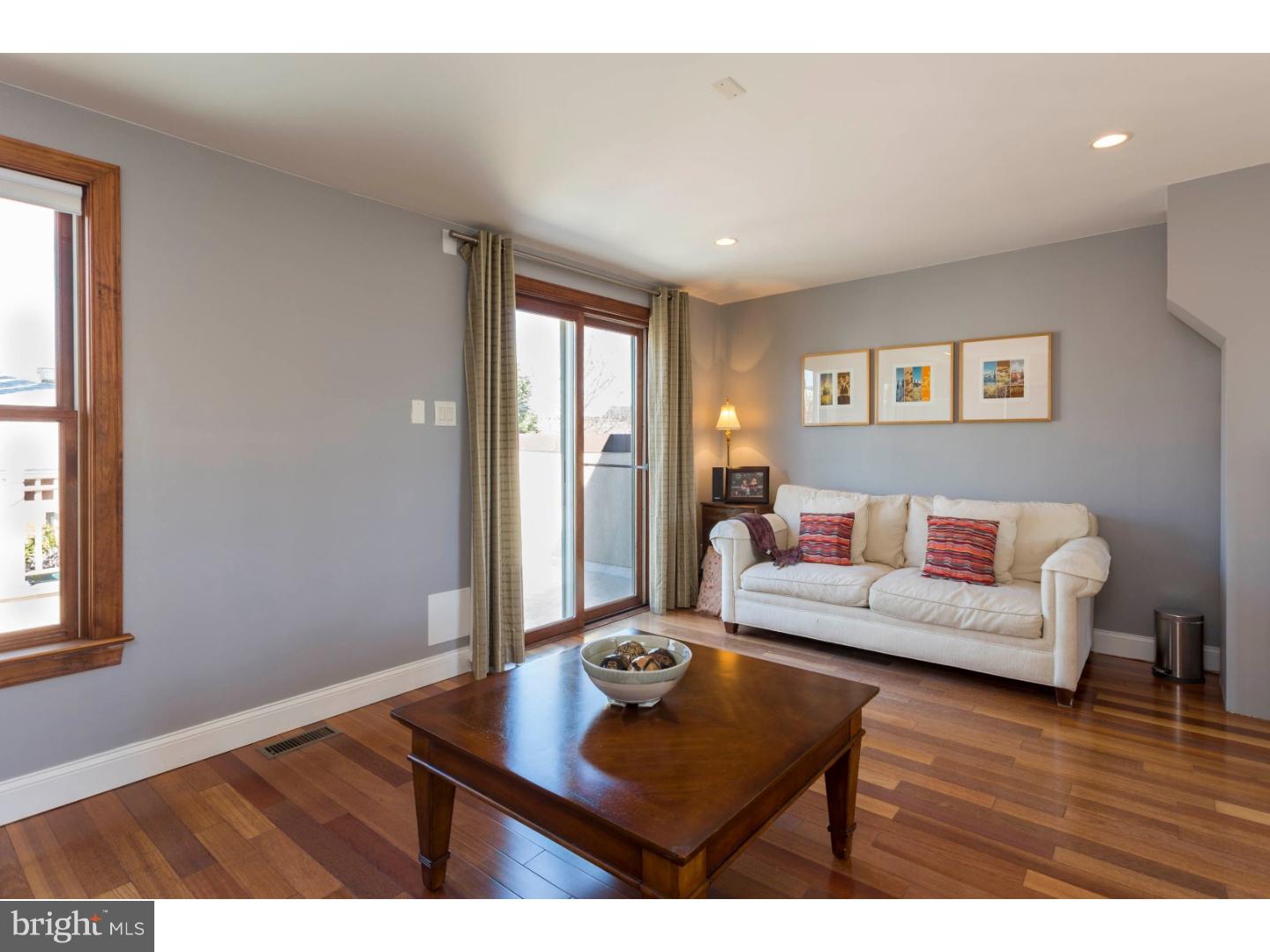 QUEEN VILLAGE - Residential