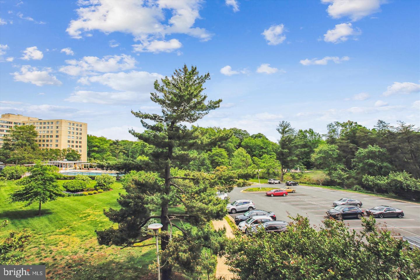 RIVER TOWERS - Residential Lease