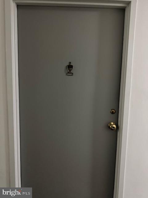 RIVER TOWERS - Residential Lease