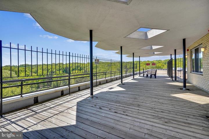 RIVER TOWERS - Residential Lease