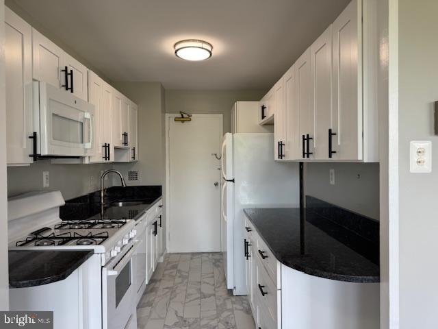 RIVER TOWERS - Residential Lease