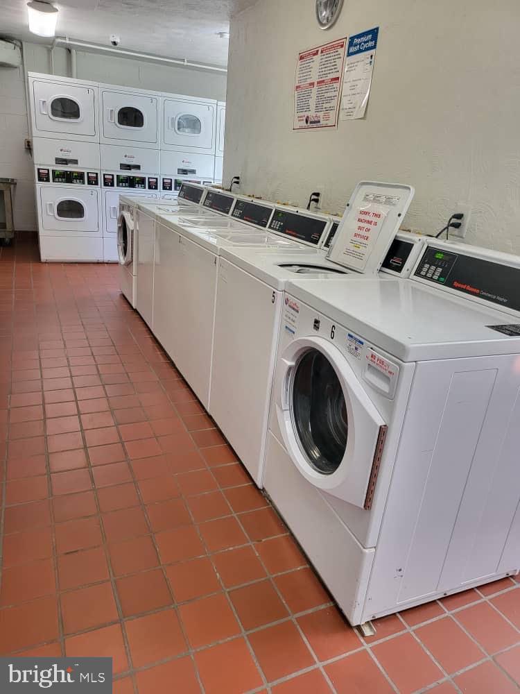 RIVER TOWERS - Residential Lease