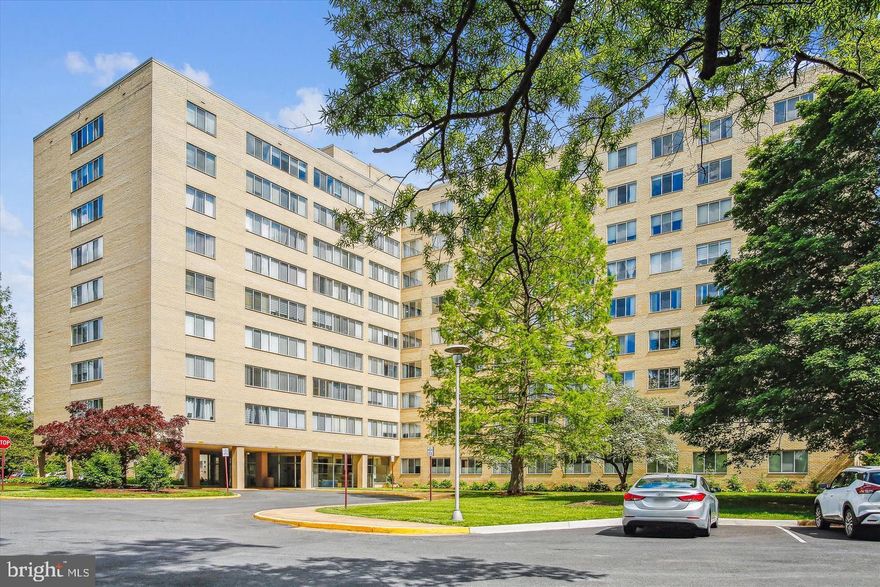 All utilities included! This rare one-bedroom balcony unit in River Towers offers stunning treetop and pool views from the sunny side of the building. Enjoy natural light, completely renovated year  2022.  Large picture windows, hardwood floors, and a renovated kitchen with granite counters, a renovated bathroom, and updated appliances. The open living/dining area flows to the balcony—perfect for year-round enjoyment.

Set on 26 acres just south of Old Town Alexandria, River Towers offers amenities like a rooftop deck, pool, gym, tennis, basketball, garden plots, walking trails, and more. Easy access to major highways, the GW Parkway, Metro, Belle View shops, National Harbor, and Amazon HQ. Rent includes electricity, gas, water, heat, and A/C.