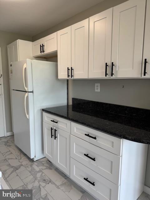 RIVER TOWERS - Residential Lease