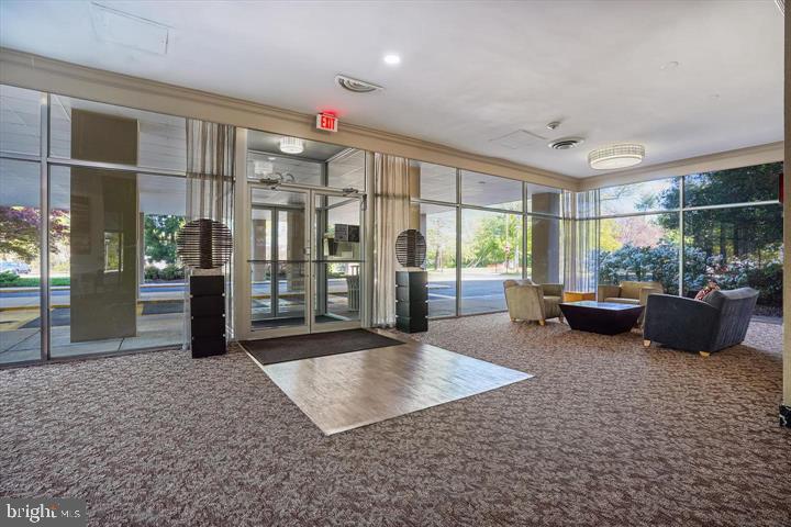 RIVER TOWERS - Residential Lease