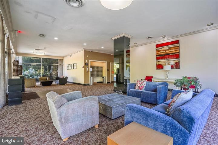 RIVER TOWERS - Residential Lease