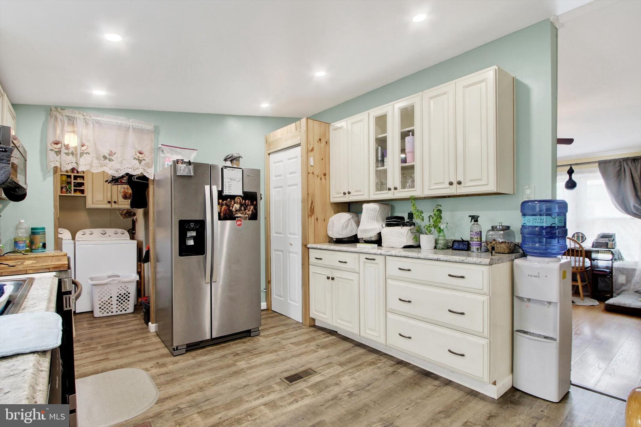 LINCOLN ESTATES - Residential