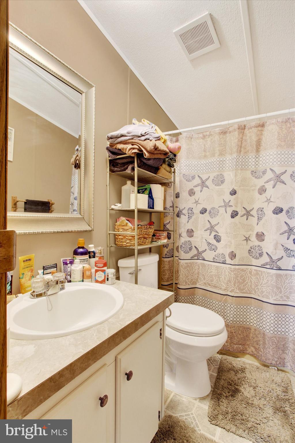 LINCOLN ESTATES - Residential