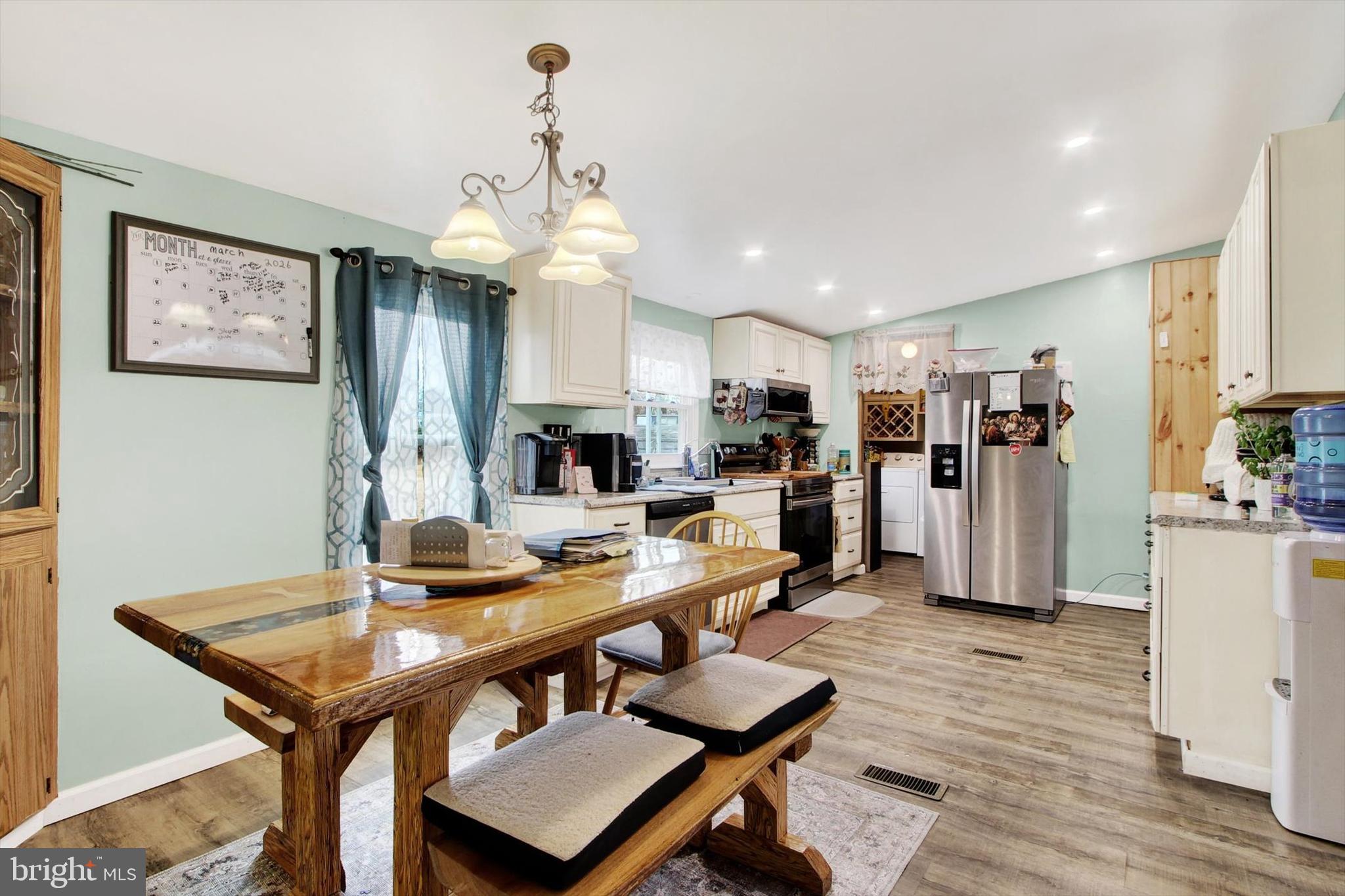 LINCOLN ESTATES - Residential