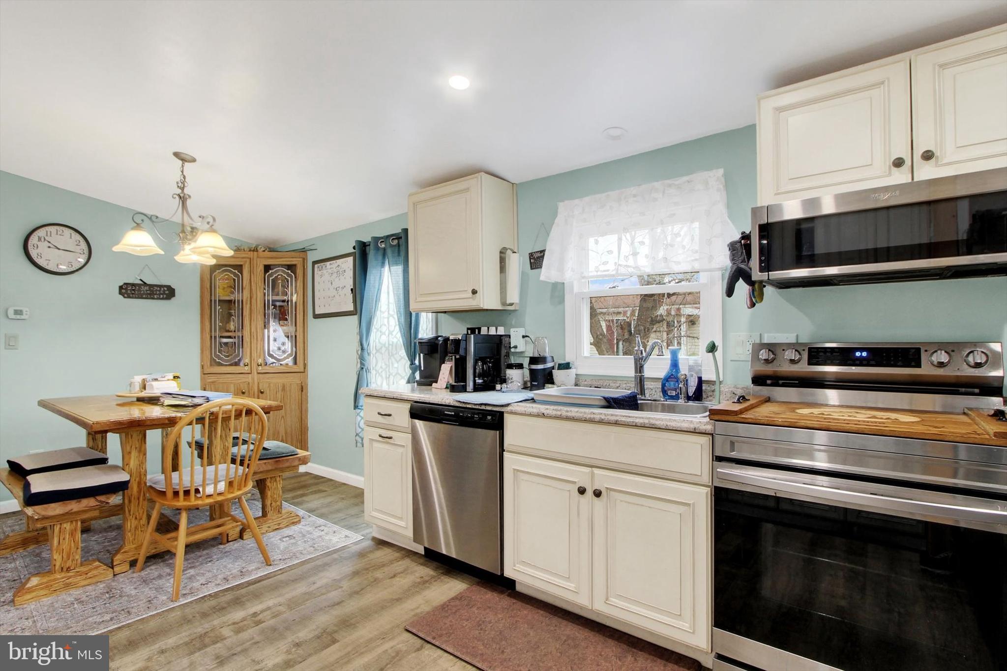 LINCOLN ESTATES - Residential