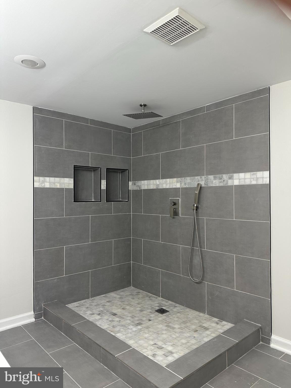 LAUREL RIDGE - Residential Lease