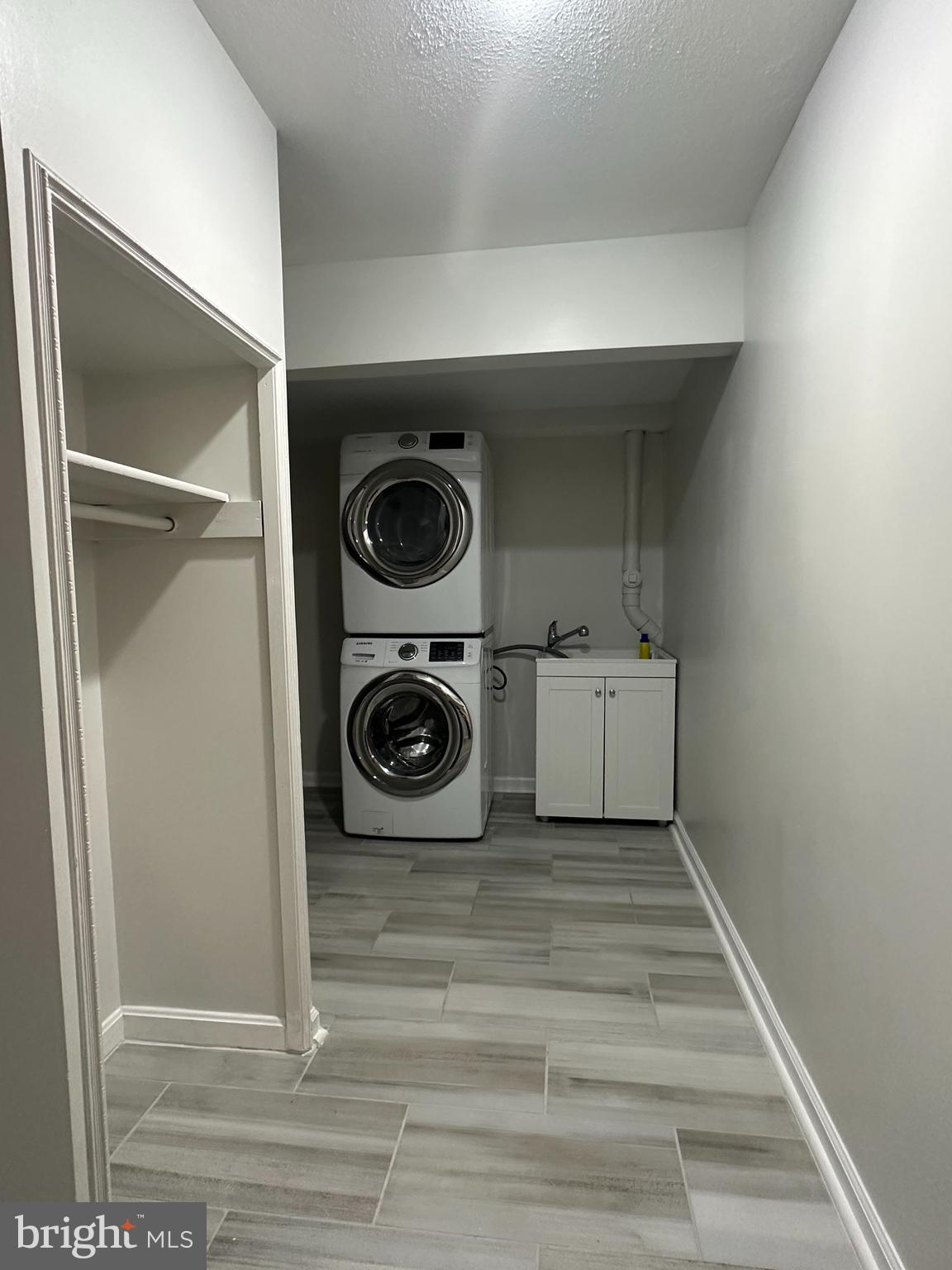 LAUREL RIDGE - Residential Lease