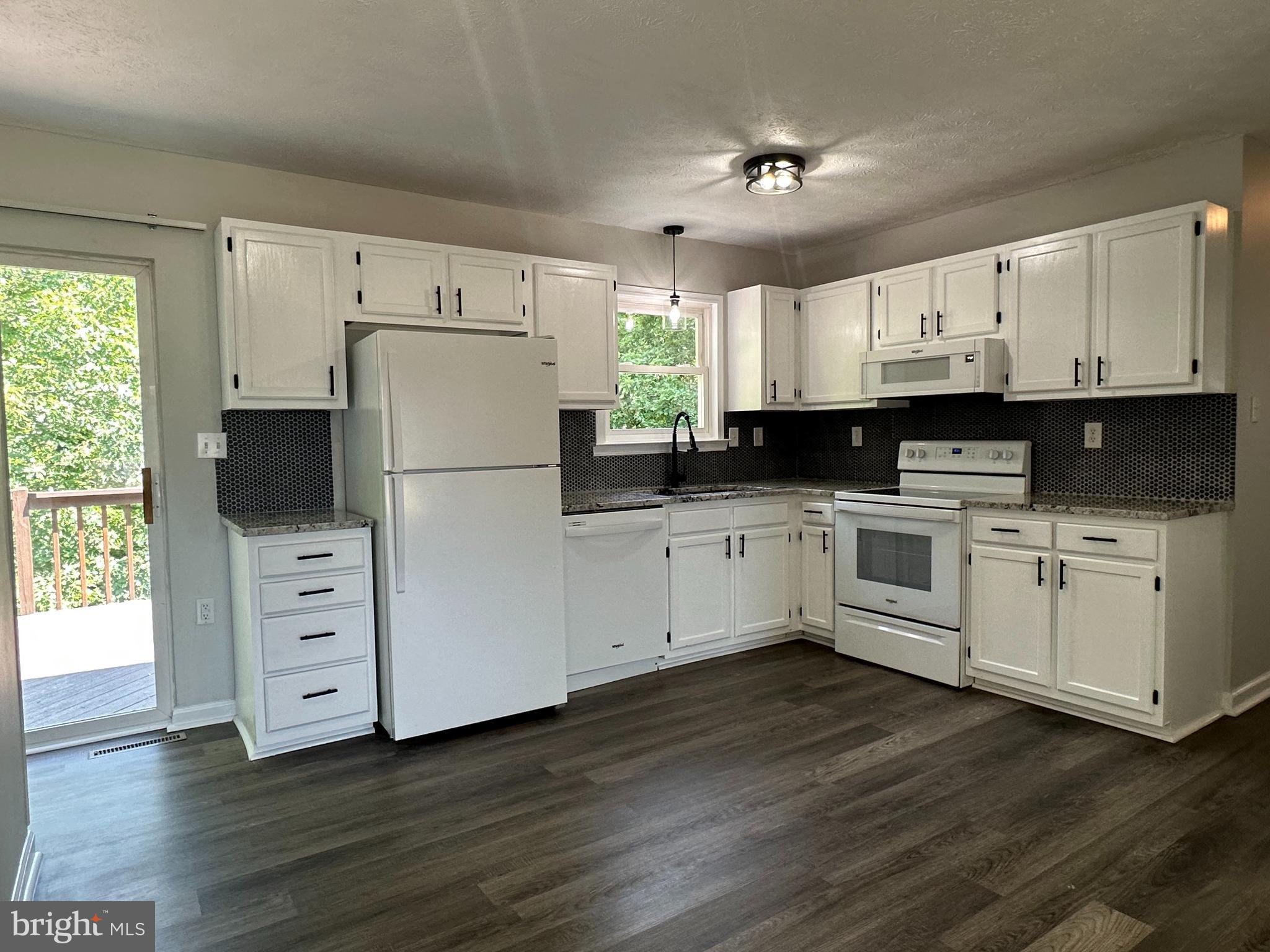 LAUREL RIDGE - Residential Lease