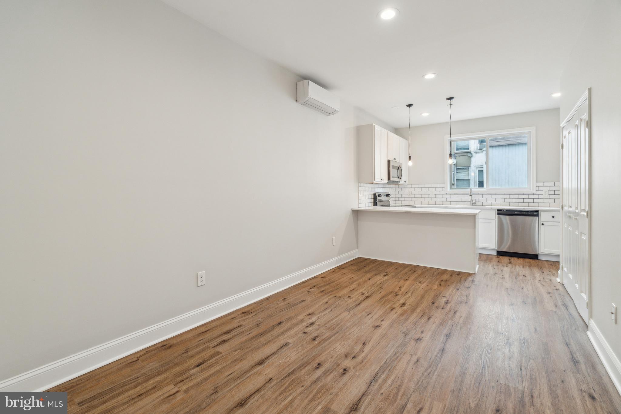 LOWER MOYAMENSING - Residential Lease