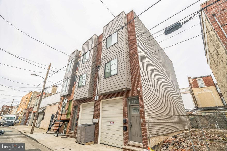 Recently built one bedroom, one bathroom apartment on a quiet South Philadelphia street. Updated kitchen with stainless steel appliances, including a dishwasher, and subway tile backsplash. Hardwood floors, recessed lighting, mini-split airconditioning and heating system. In-unit washer & dryer. Tenant is responsible for electricity. Convenient access to I-95 & a 15 minute walk to the Broad Street Line. Just a few blocks from The Bok and numerous terrific restaurants and shops.