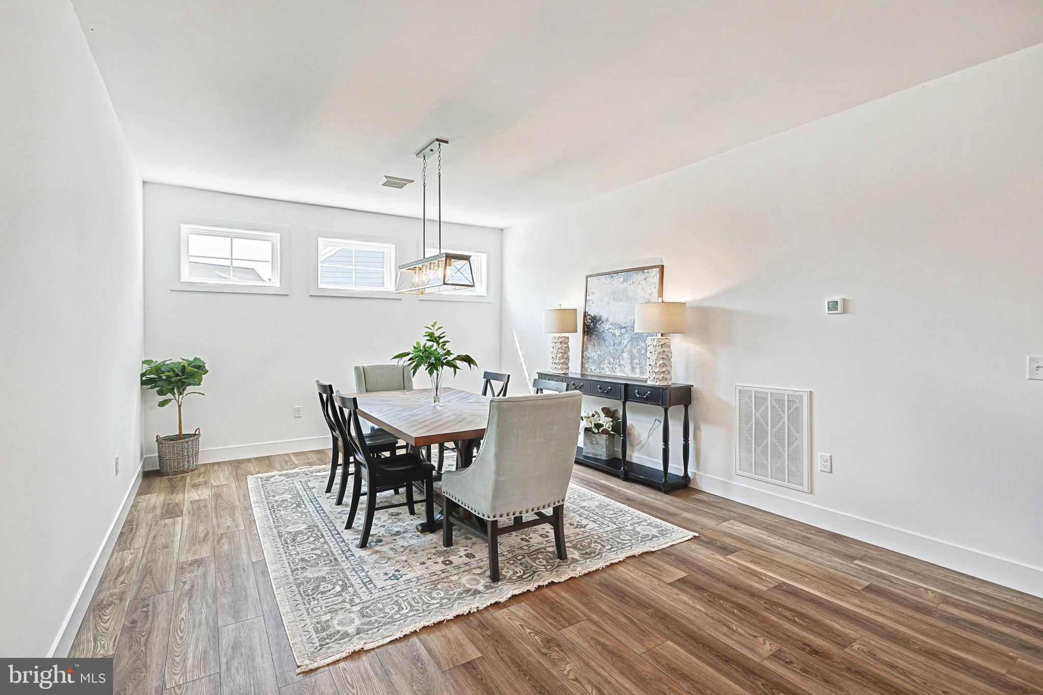 HOME TOWNE SQUARE - Residential