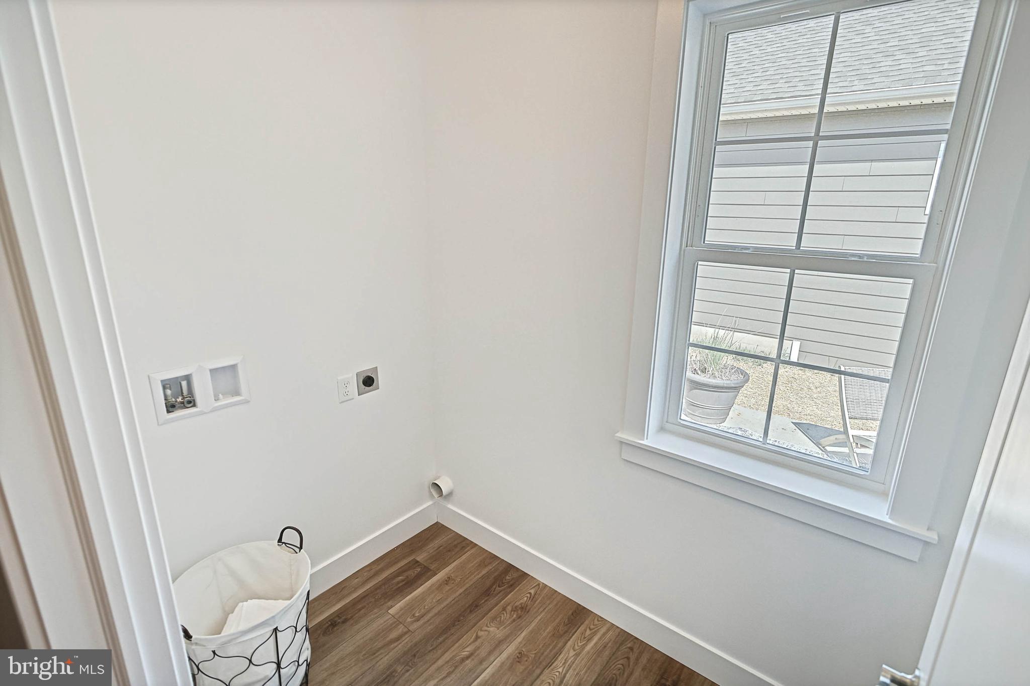 HOME TOWNE SQUARE - Residential