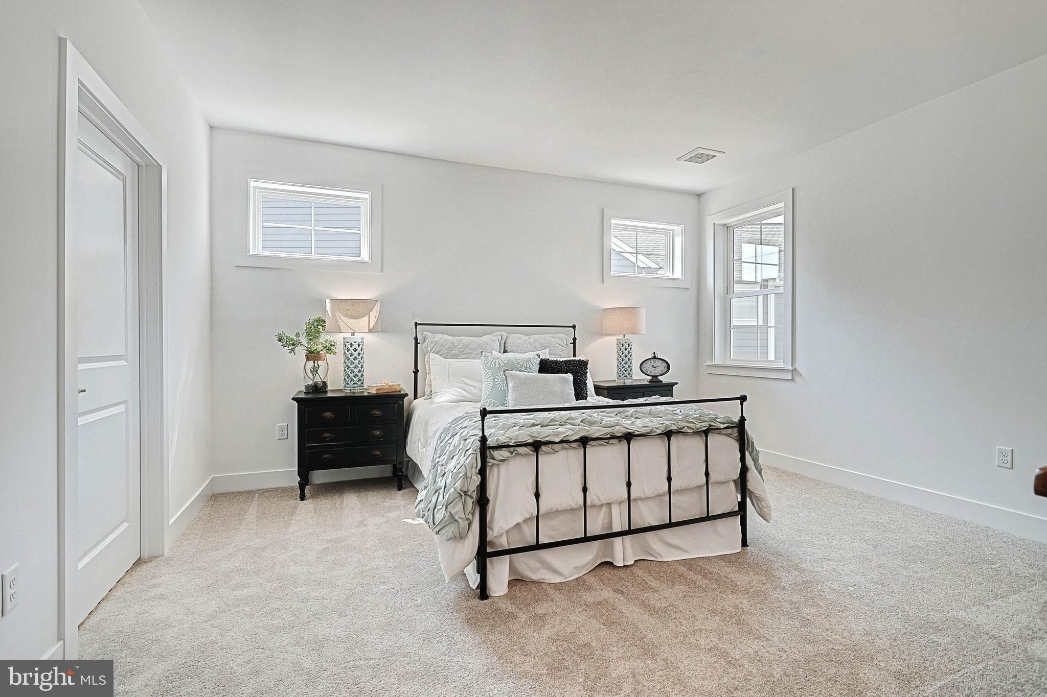 HOME TOWNE SQUARE - Residential