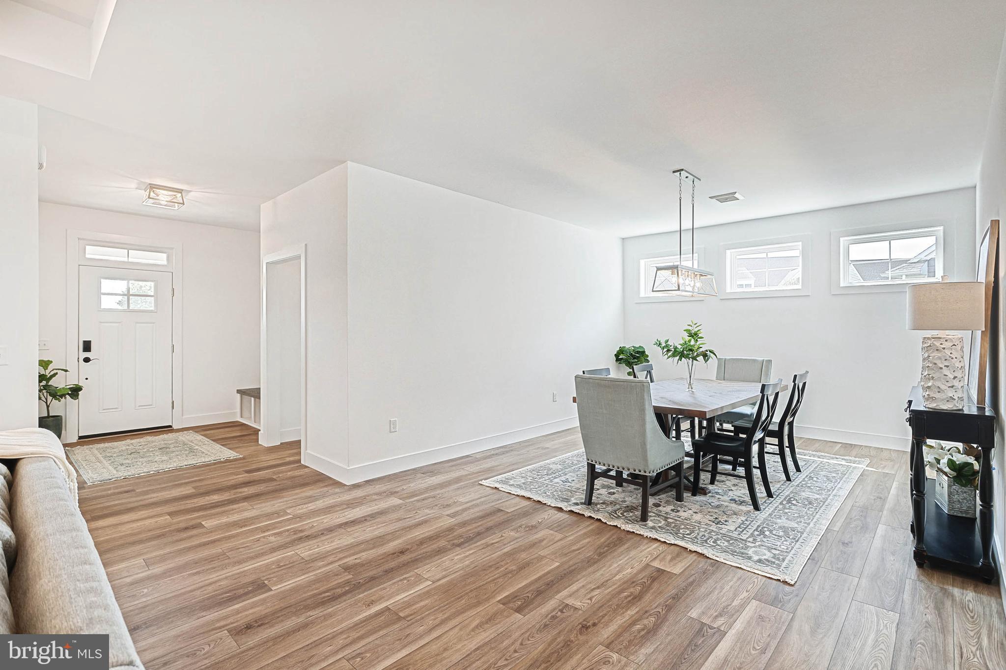 HOME TOWNE SQUARE - Residential