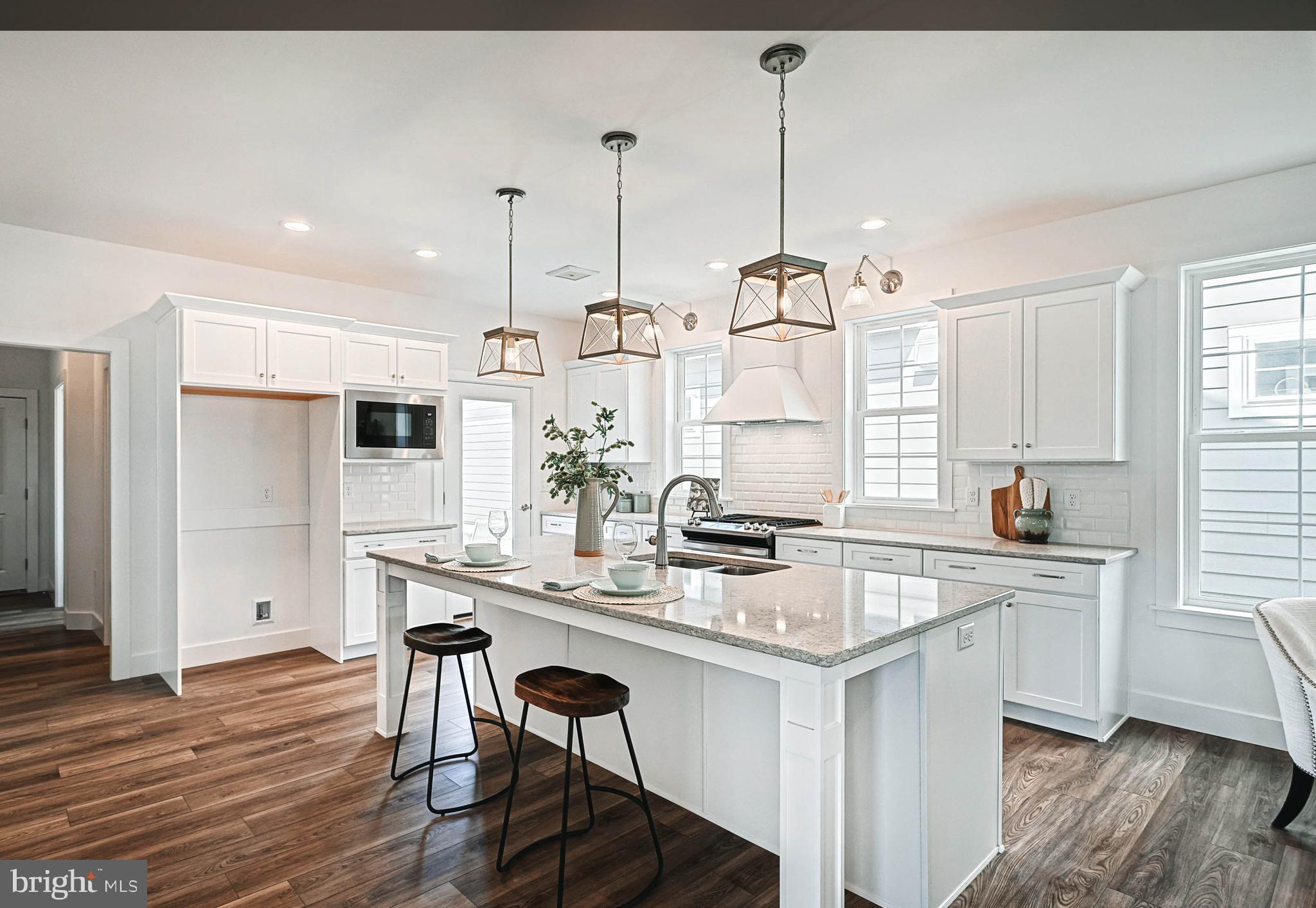 HOME TOWNE SQUARE - Residential