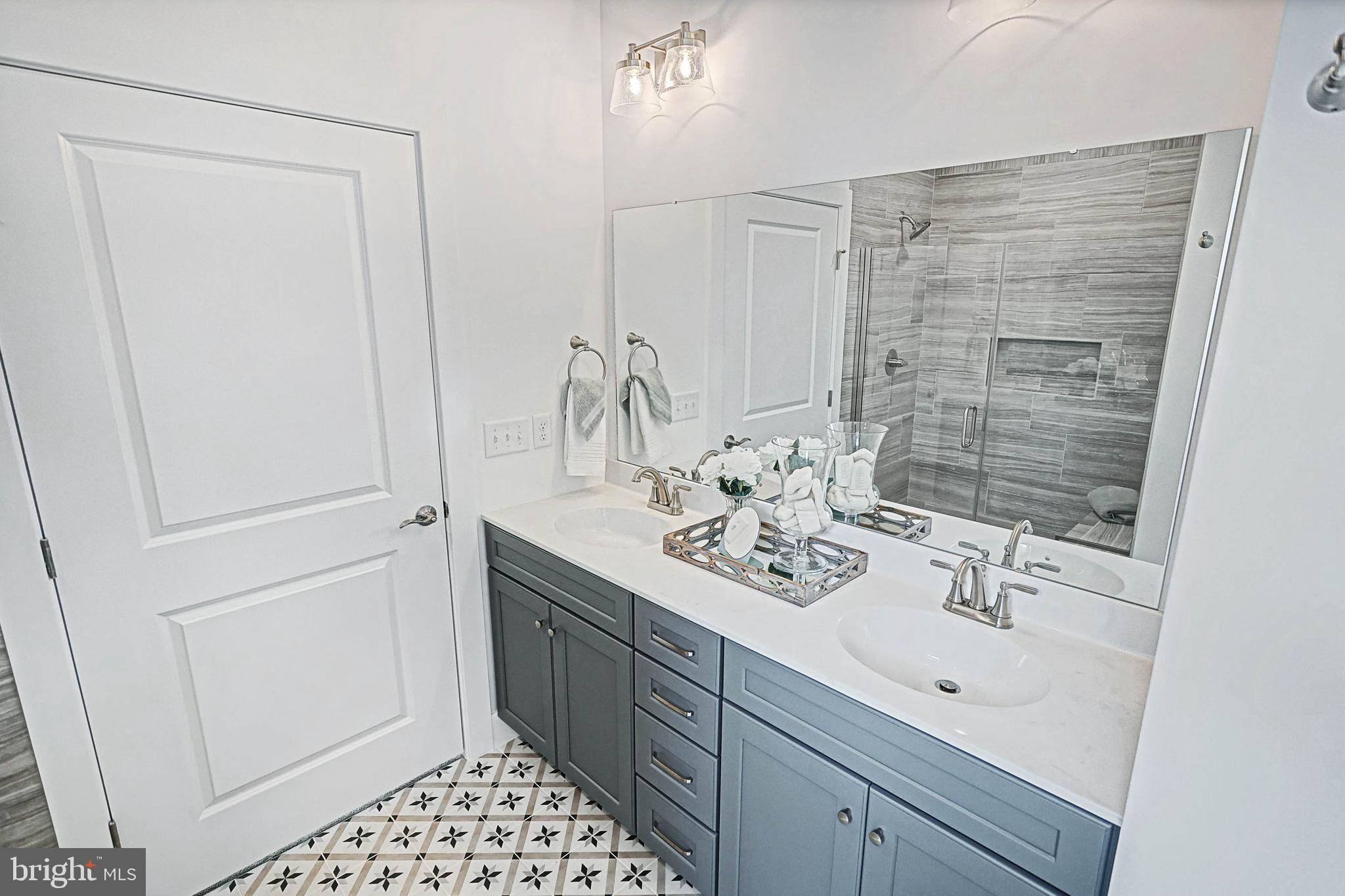 HOME TOWNE SQUARE - Residential