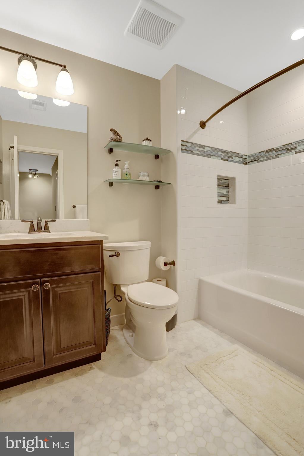 CHURCHILL SQUARE - Residential