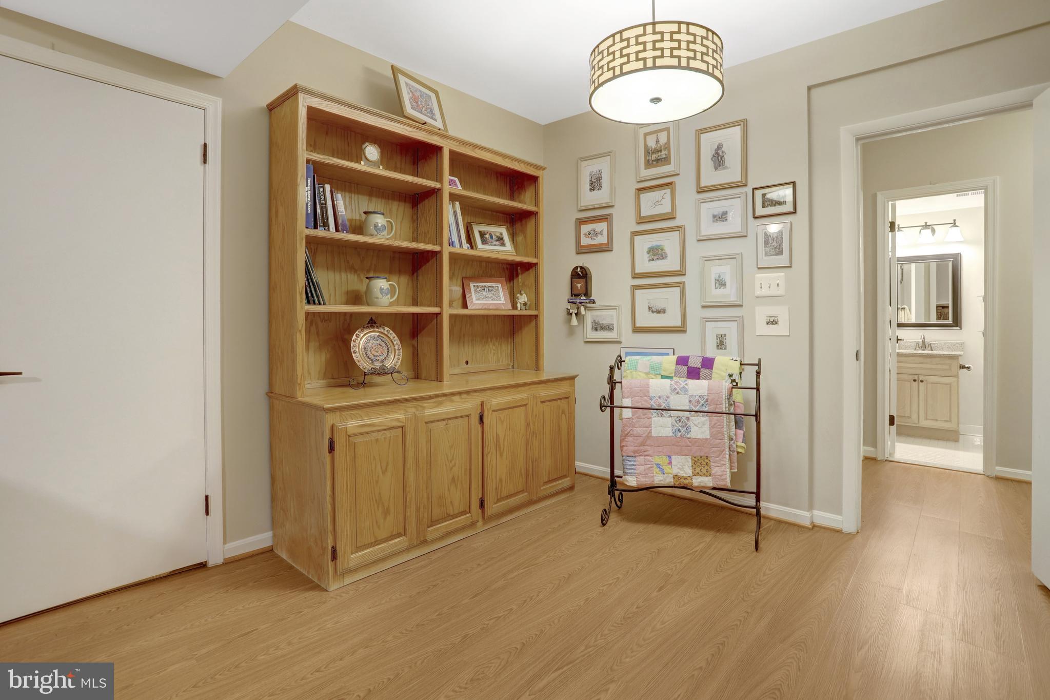 CHURCHILL SQUARE - Residential