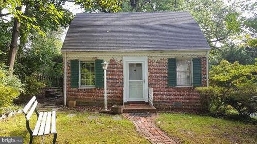 This is a 1 bed 1 bath cottage behind the big house that faces the road. IT is truly a quaint little home perfect for those that want a 1 bedroom but still want a single family living dwelling. All electric  .Rent incls Water Sewer and TRash, no dishwasher and No washer nor dryer  1 off street parking space at  bottom of hill at street off street on property