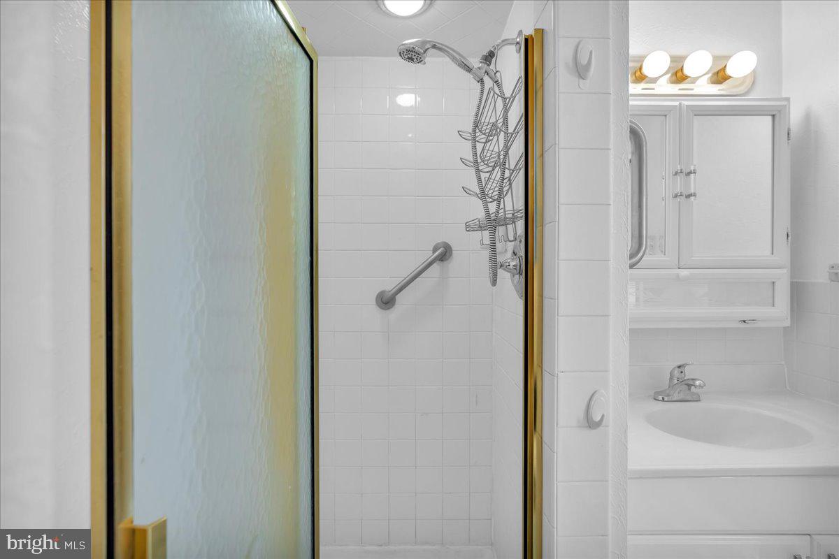 BUSTLETON - Residential