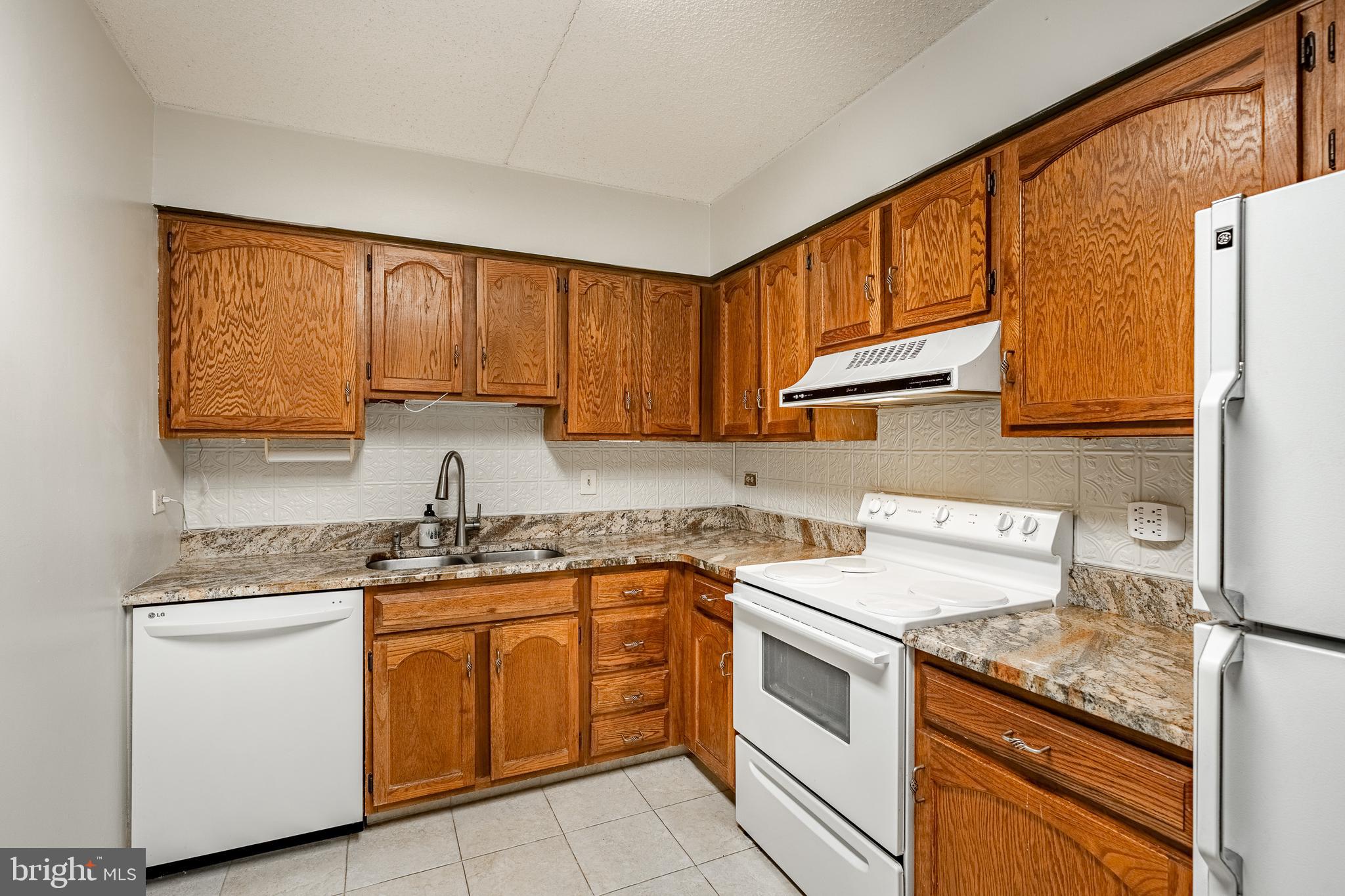 VALLEY FORGE TOWER - Residential