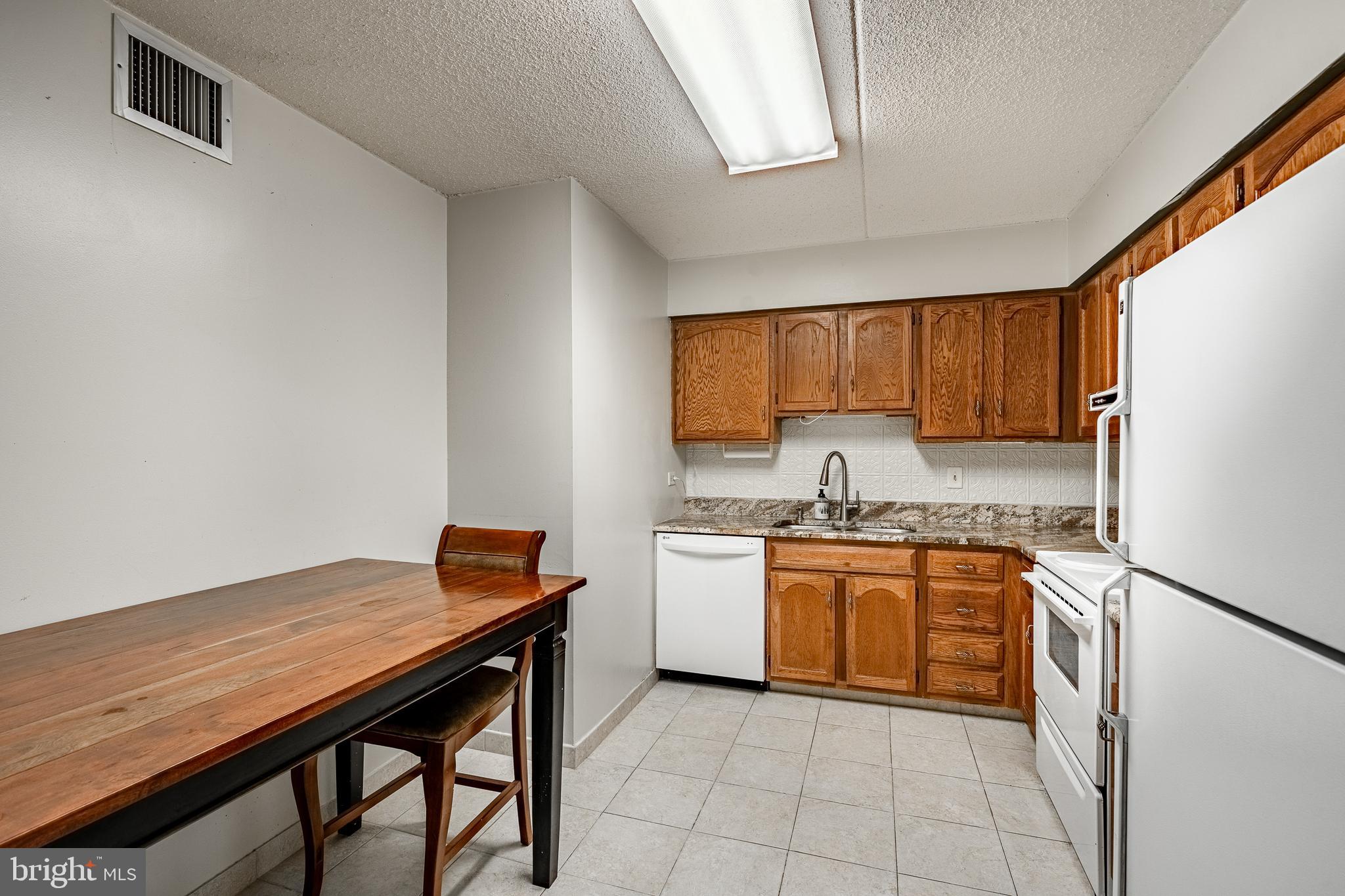 VALLEY FORGE TOWER - Residential